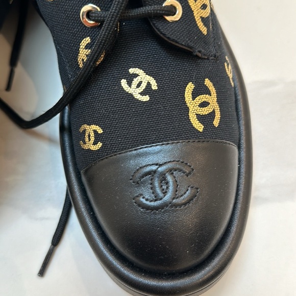 CHANEL Lambskin Shearling Canvas CC Lace Up Boots SZ 40 Brand New - Picture 4 of 7